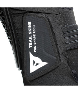 Ginocchiere Dainese TRAIL SKINS PRO KNEE GUARDS - Black crew shop